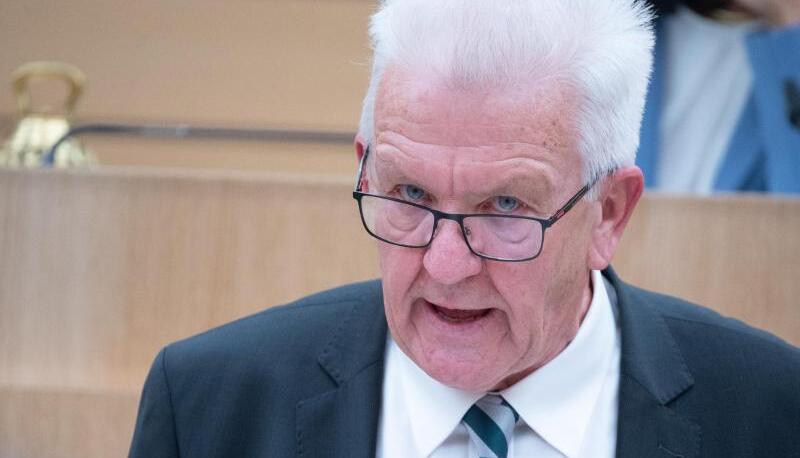 Winfried Kretschmann (Bündnis 90/Die Grünen) spricht im Landtag.