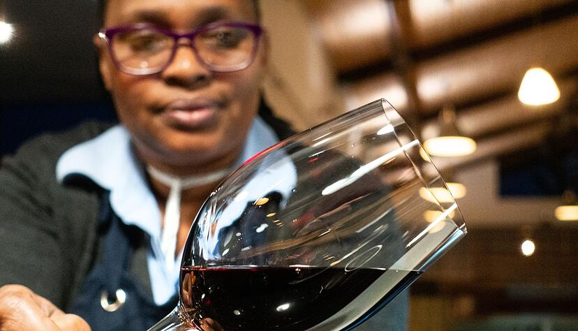 Blau- und Brombeeraromen sind typisch für edle Shiraz-Tropfen aus Südafrika. Blau- und Brombeeraromen sind typisch für edle Shiraz-Tropfen aus Südafrika.