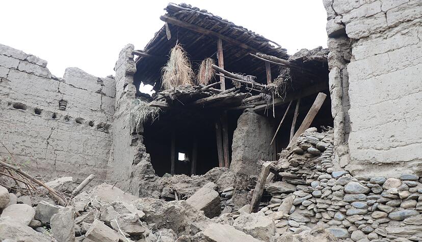 Ganze Dörfer liegen in Trümmern, wie der afghanische Nachrichtensender Tolonews berichtet. Ganze Dörfer liegen in Trümmern, wie der afghanische Nachrichtensender Tolonews berichtet.