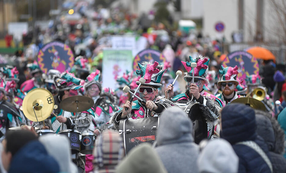Mit Musik, Tanz und guter Laune sorgt der Umzug f&uuml;r beste Stimmung.