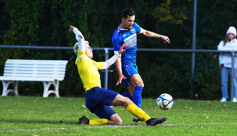 David Reitarow (hinten) hat mit seiner Schnelligkeit, seiner &Uuml;bersicht und seiner Abschlussst&auml;rke ma&szlig;geblich zum Erfolg der SG Kirchardt beigetragen.