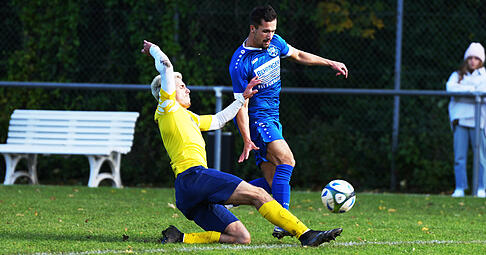 David Reitarow (hinten) hat mit seiner Schnelligkeit, seiner Übersicht und seiner Abschlussstärke maßgeblich zum Erfolg der SG Kirchardt beigetragen. David Reitarow (hinten) hat mit seiner Schnelligkeit, seiner Übersicht und seiner Abschlussstärke maßgeblich zum Erfolg der SG Kirchardt beigetragen.