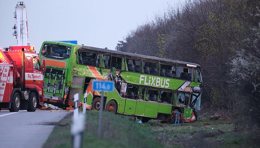 T&ouml;dlicher Busunfall auf der A9 bei Leipzig. (Archivbild)