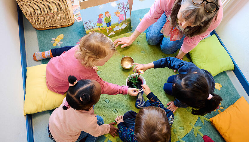 Der Alltag in Kitas wird immer herausfordernder. Deshalb ben&ouml;tigen die Leitungen Zeit au&szlig;erhalb ihrer Arbeit in den Gruppen.
