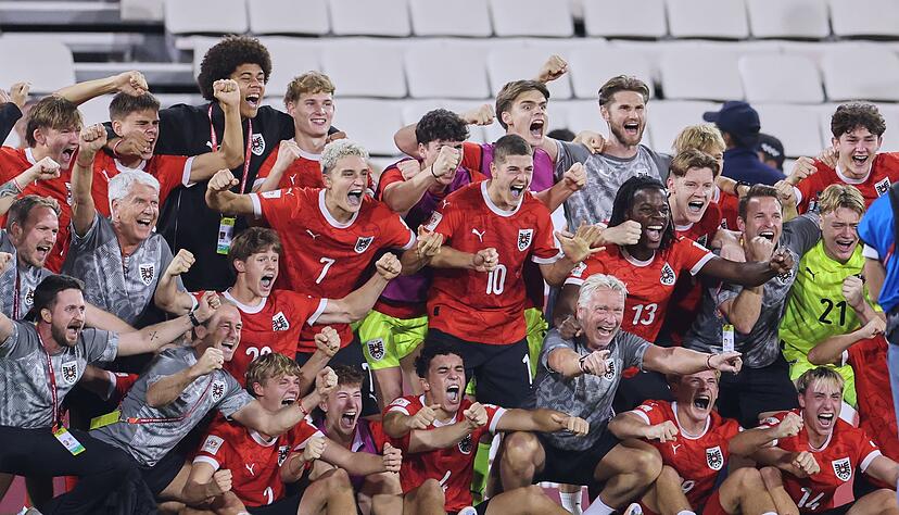 Im Freudentaumel: Österreichs U17-Fußballer. Im Freudentaumel: Österreichs U17-Fußballer.