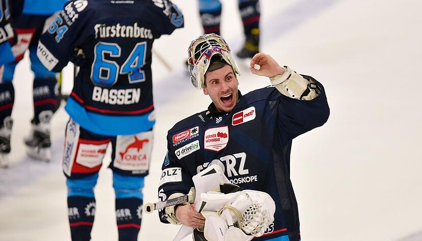 Torh&uuml;ter Joacim Eriksson bleibt bei den Schwenningern.