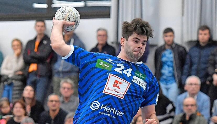 Ein paar Tore vom Kreis werfen, vor allem aber in der Abwehr kraftvoll zupacken &minus; das ist der Job von Niklas Matusik. Auch an diesem Samstag in Oppenweiler soll er ein wichtiger Faktor im Spiel des TSB Horkheim sein.
Foto: Mario Berger