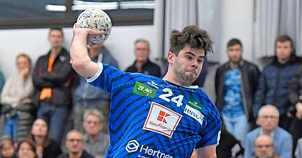 Ein paar Tore vom Kreis werfen, vor allem aber in der Abwehr kraftvoll zupacken &minus; das ist der Job von Niklas Matusik. Auch an diesem Samstag in Oppenweiler soll er ein wichtiger Faktor im Spiel des TSB Horkheim sein.
Foto: Mario Berger