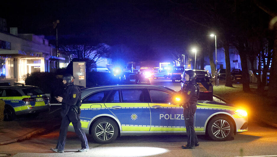 Januar: Polizei-Gro&szlig;aufgebot in Bad Friedrichshall-Kochendorf.  Auf dem Gel&auml;nde einer Maschinenbaufirma ereignet sich ein T&ouml;tungsdelikt.