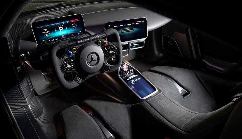 Wo haben Sie so ein ähnliches Lenkrad das letzte Mal gesehen? Genau, bei den Onboard-Aufnahmen beim letzten Formel-1-Rennen. Wo haben Sie so ein ähnliches Lenkrad das letzte Mal gesehen? Genau, bei den Onboard-Aufnahmen beim letzten Formel-1-Rennen.