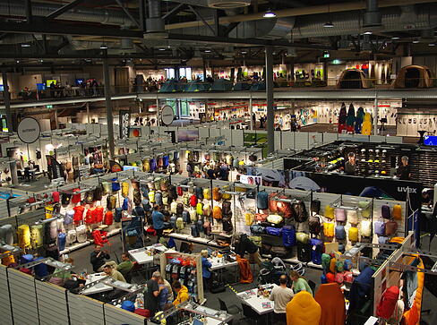 Insgesamt 29 Leserinnen und Leser erkundeten die erweiterte Zentrale von Intersport in Heilbronn.