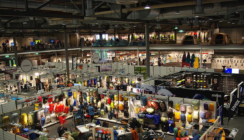 Insgesamt 29 Leserinnen und Leser erkundeten die erweiterte Zentrale von Intersport in Heilbronn.