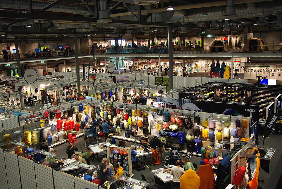 Insgesamt 29 Leserinnen und Leser erkundeten die erweiterte Zentrale von Intersport in Heilbronn.