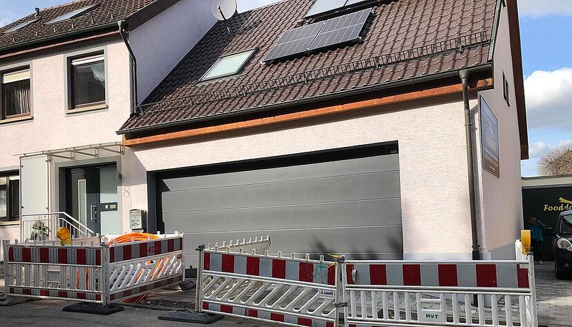 Im Zuge des Glasfaser-Ausbaus wurde Familie Neutz aus Biberach die Garage blockiert − ohne Vorankündigung. Inzwischen sind die Arbeiten beendet.