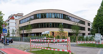 Die Gerhart-Hauptmann-Schule hat ihren Neubau an der Karlstraße im Juni 2022 bezogen, früher befand sie sich in der heutigen Fritz-Ulrich-Gemeinschaftsschule.