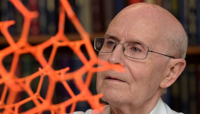 Richard Robson legte gedanklich einen zentralen Grundstein für MOF. Richard Robson legte gedanklich einen zentralen Grundstein für MOF.