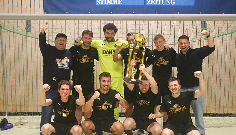 Der SV Treschklingen (graue Trikots) gewann das Spiel um Platz drei gegen die SG Kirchardt mit 3:1. Fotos: Herbert Schmerbeck Der SV Treschklingen (graue Trikots) gewann das Spiel um Platz drei gegen die SG Kirchardt mit 3:1. Fotos: Herbert Schmerbeck