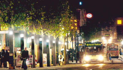 Busse, Bahn und Stadtbahn im Heilbronner, Hohenloher und Haller Verkehrsverbund (HNV) legen pro Jahr rund 20 Millionen Kilometer zur&uuml;ck. Anvisiertes Ziel ist jetzt die Einf&uuml;hrung der elektronischen Fahrkarte im gesamten Verbund.
          Foto: Dittmar Dirks