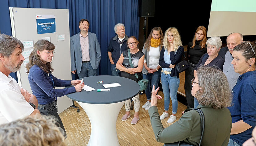 Beim Austausch &uuml;ber Probleme im Schulalltag sind Lehrer alles andere als maulfaul, sondern augenblicklich in der Materie.