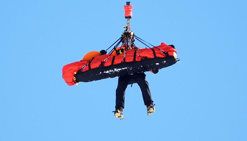 Lindsey Vonn ist bei der Abfahrt schwer gest&uuml;rzt und wurde an der Seilwinde mit dem Helikopter ins Krankenhaus geflogen.