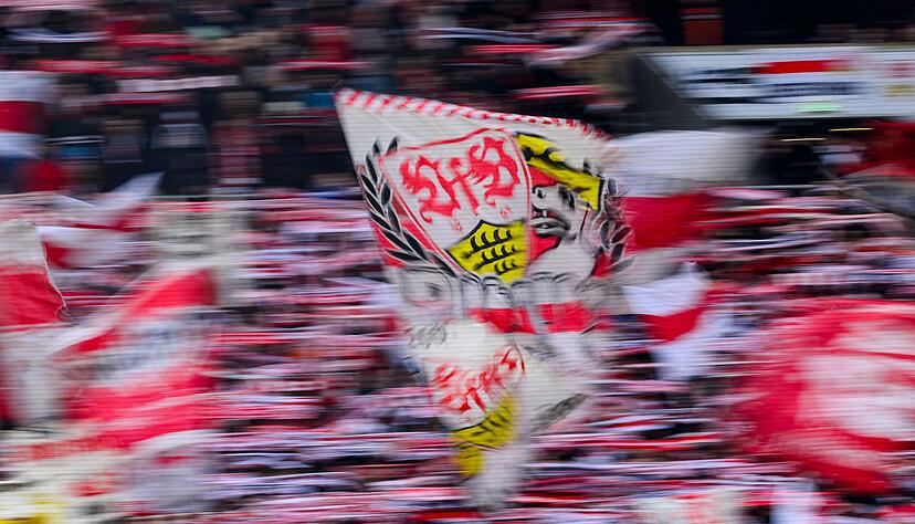 Nach einem Angriff auf gegnerische Fans gab es Hausdurchsuchungen bei VfB-Ultras. (Symbolbild) Nach einem Angriff auf gegnerische Fans gab es Hausdurchsuchungen bei VfB-Ultras. (Symbolbild)