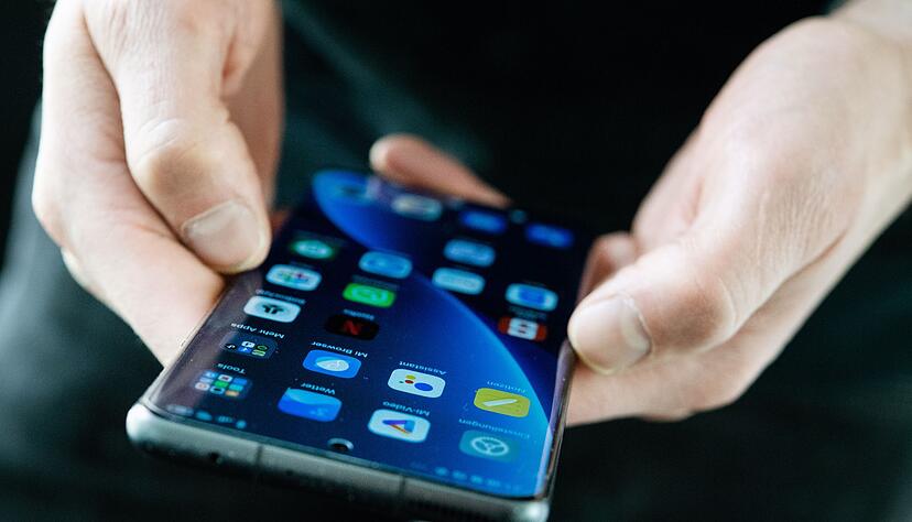 Es gibt zahlreiche Möglichkeiten, die das Bedienen des Smartphones erleichtern. Es gibt zahlreiche Möglichkeiten, die das Bedienen des Smartphones erleichtern.