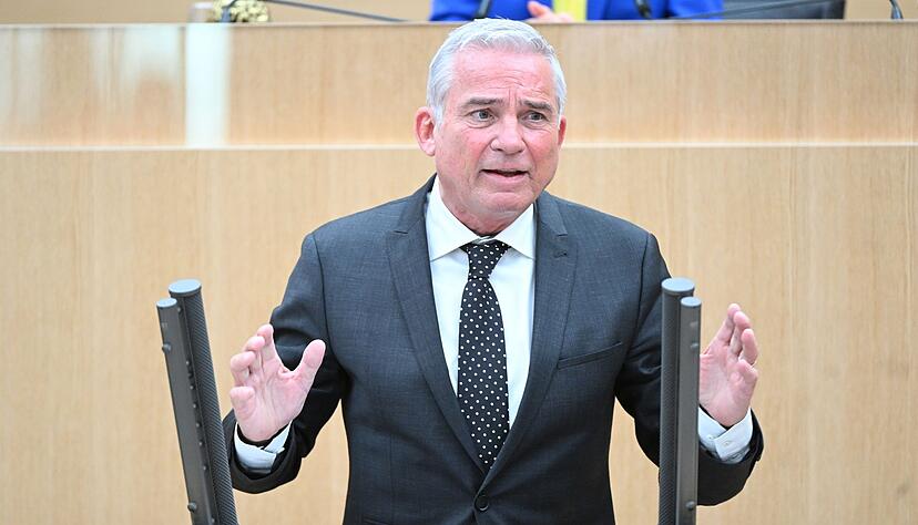 Baden-Württembergs Innenminister Thomas Strobl spricht bei einer Plenarsitzung. Baden-Württembergs Innenminister Thomas Strobl spricht bei einer Plenarsitzung.