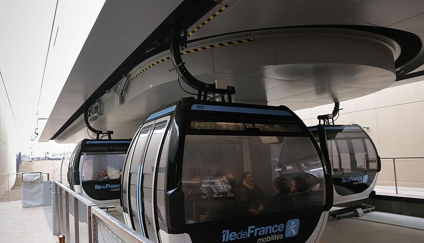 In 18 Minuten verbindet die Linie mehrere Gemeinden mit dem Pariser Metronetz. In 18 Minuten verbindet die Linie mehrere Gemeinden mit dem Pariser Metronetz.