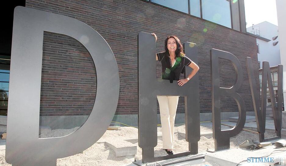 2011: Prof. Dr. Nicole Graf, heute Rektorin der Dualen Hochschule Baden-Württemberg Heilbronn, damalige Leiterin DHBW Mosbach Außenstelle Heilbronn, freut sich auf die neuen Räumlichkeiten.