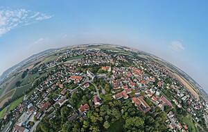 Spannende Zeiten stehen der Wachstumsgemeinde ins Haus: Ob Heimatreporter Heinrich Brehm daran gedacht hat, als er dieses Kugelpanorama gemacht hat. Foto: privat