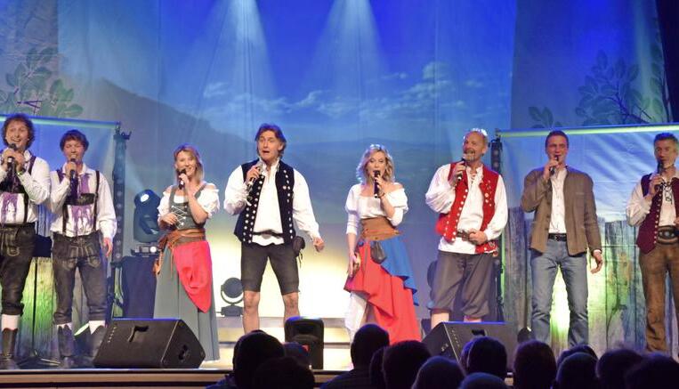 Die Vaiolets (von links), Die Schäfer, Alexander Rier und Oswald Sattler brachten ein kleines Stückchen heile Welt nach Bad Rappenau.
Foto: Gabriele Schneider