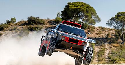 Im Juli hat Audi den neuen RS Q E-Tron E2 im spanischen Saragossa bereits ausgiebig getestet. Weitere Erprobungen folgen, im Januar steht die Rallye Dakar an.
Foto: Audi Im Juli hat Audi den neuen RS Q E-Tron E2 im spanischen Saragossa bereits ausgiebig getestet. Weitere Erprobungen folgen, im Januar steht die Rallye Dakar an.
Foto: Audi