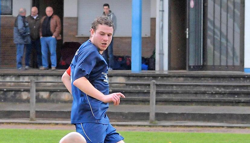 Packt zu: Andreas Leonhardt, Keeper des VfB Epfenbach II.Foto: Archiv/Kr&uuml;ger