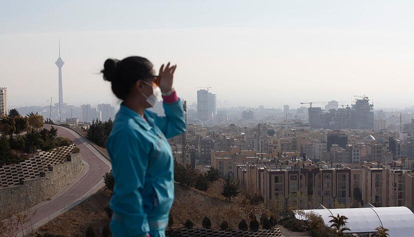 Luftverschmutzung im Winter ist im Iran nichts Neues. Doch in diesem Jahr hat die Belastung ein neues Niveau erreicht. Luftverschmutzung im Winter ist im Iran nichts Neues. Doch in diesem Jahr hat die Belastung ein neues Niveau erreicht.