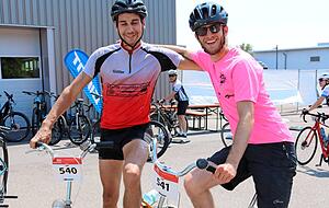 120 Kilometer auf dem Faltrad: Matthias Göller (links) und Alexander Herold. 120 Kilometer auf dem Faltrad: Matthias Göller (links) und Alexander Herold.