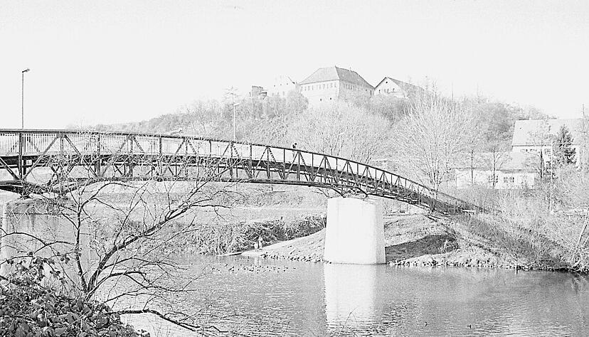 Der Klingenberger Steg wurde 1925/26 als Eisenkonstruktion von der Firma MAN errichtet. Die Grundkonstruktion ist heute noch vorhanden.
Foto: Archiv/Eisenmenger