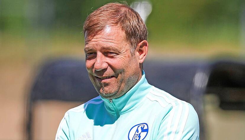 Schalkes Cheftrainer Frank Kramer beim Mannschaftstraining.
Foto: dpa Schalkes Cheftrainer Frank Kramer beim Mannschaftstraining.
Foto: dpa