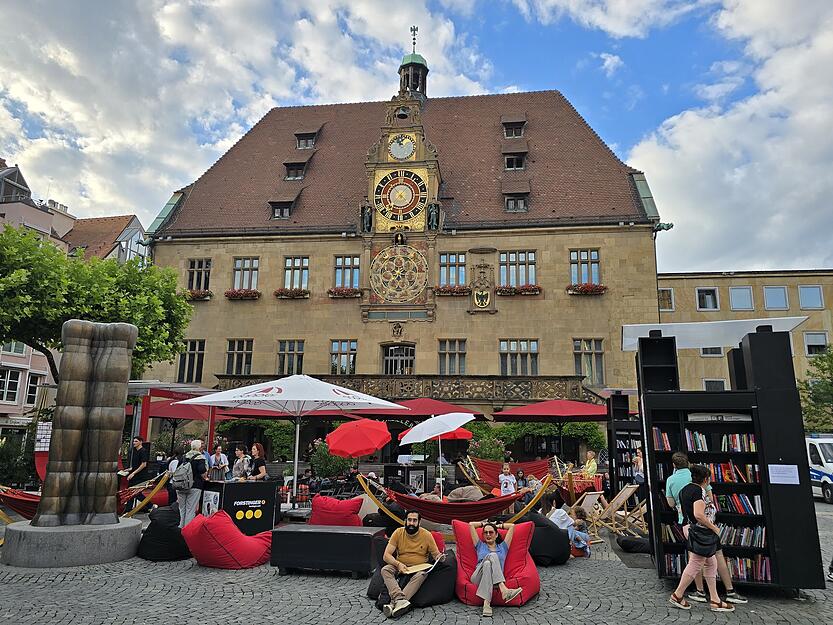 StadtLesen l&auml;dt Menschen jeden Alters ein, Literatur neu zu entdecken und den &ouml;ffentlichen Raum als Ort des Austauschs zu erleben.