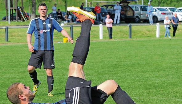 Pascal Winter (VfB Bad Rappenau) erzielte im ersten Saisonspiel vier Tore. Richen/Stebbach muss sich etwas einfallen lassen, um ihn zu stoppen.Foto: Klaus Krüger Pascal Winter (VfB Bad Rappenau) erzielte im ersten Saisonspiel vier Tore. Richen/Stebbach muss sich etwas einfallen lassen, um ihn zu stoppen.Foto: Klaus Krüger