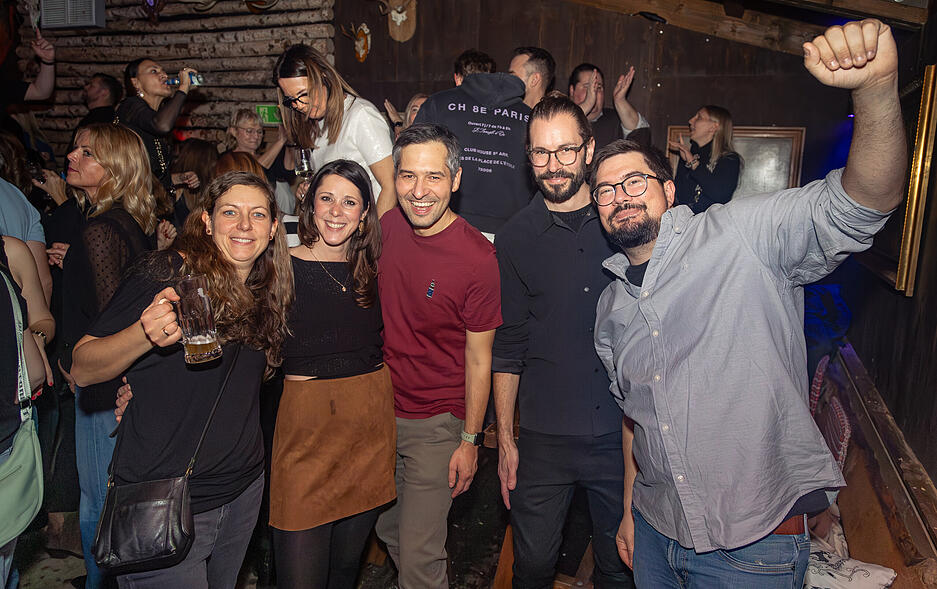 Wer draußen nicht frieren möchte, kann in den Hütten feiern.