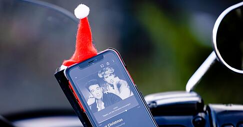 &laquo;Last Christmas&raquo; von Wham! schafft es erstmals zu Weihnachten an die Spitze der britischen Charts.