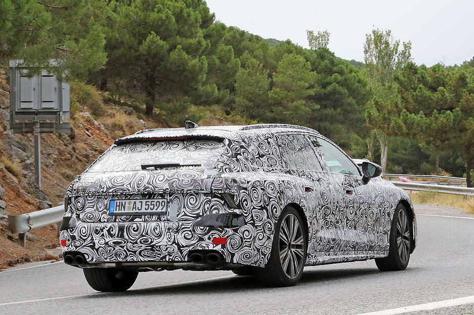 Erkennbar sind die S-Modelle von Audi wie hier der S7 Avant an den vier Endrohren.