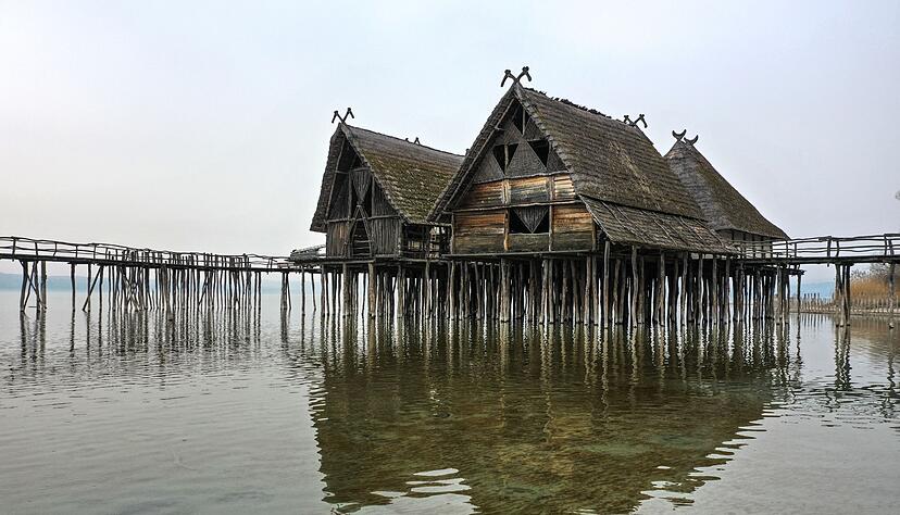 Feiner Saharastaub liegt am Bodensee rund um das Pfahlbaumuseum Unteruhldingen in der Luft.