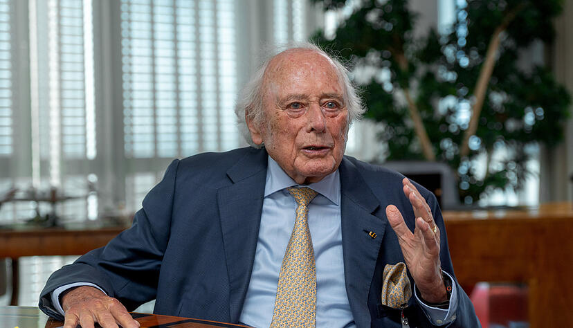 Seinen 90. Geburtstag hat Reinhold Würth am Ostersonntag zunächst im Kreis der Familie gefeiert. Am Dienstag folgt der offizielle Festakt mit Gästen aus Politik, Wirtschaft und Kultur. Seinen 90. Geburtstag hat Reinhold Würth am Ostersonntag zunächst im Kreis der Familie gefeiert. Am Dienstag folgt der offizielle Festakt mit Gästen aus Politik, Wirtschaft und Kultur.