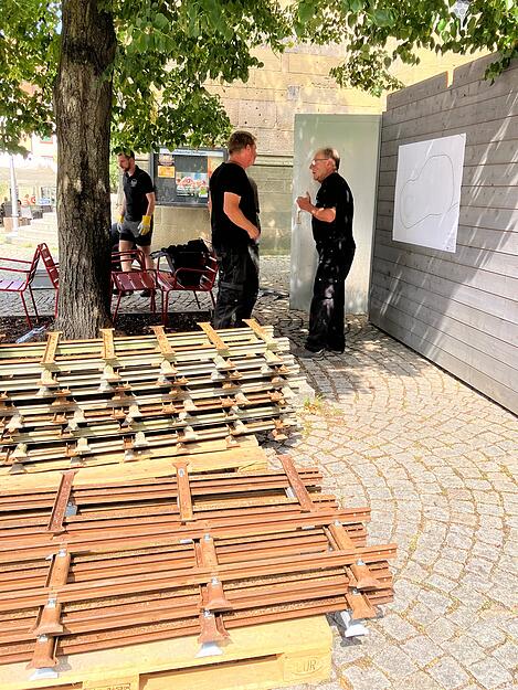 133 Meter Schienen müssen verlegt werden. 133 Meter Schienen müssen verlegt werden.