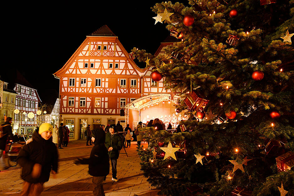 Die Gegend rund um den Eppinger Marktplatz wurde in eine festliche Stimmung versetzt.