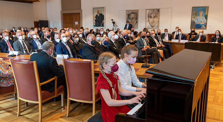 Heilbronns OB Harry Mergel f&uuml;r zweite Amtszeit verpflichtet