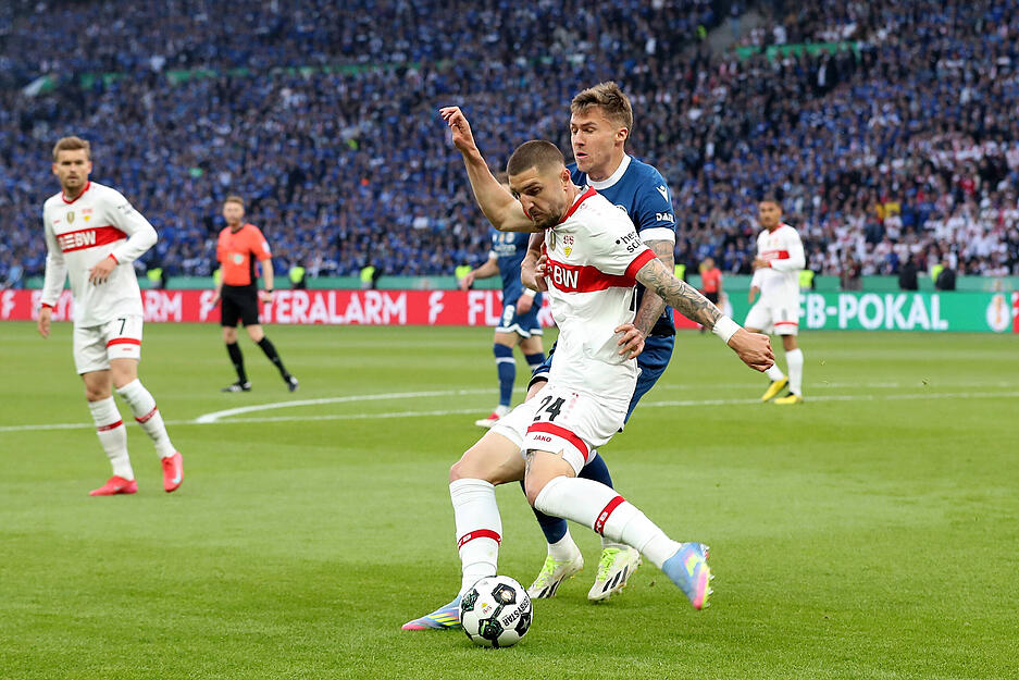 Jeff Chabot: Die Absicherung funktionierte, auch wegen Chabot. Der Abwehrchef klärte die meisten Situationen und gab dem VfB Rückhalt. Note: 3