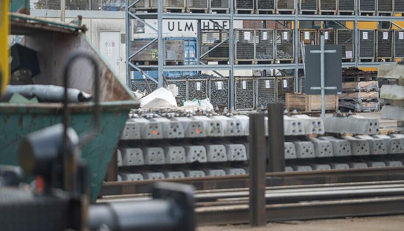 Wegen umfangreicher Bauarbeiten l&auml;uft kein Fernverkehr &uuml;ber den Ulmer Hauptbahnhof. (Foto-Produktion)
