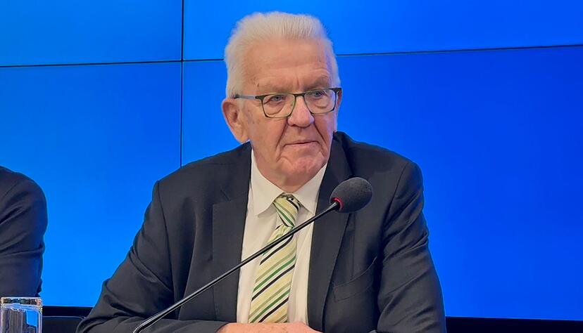 Unionskanzlerkandidat Friedrich Merz begibt sich mit seinen Vorschlägen zur Verschärfung der Asylpolitik aufs Glatteis, sagt der baden-württembergische Ministerpräsident Winfried Kretschmann (Grüne). (Archivbild) Unionskanzlerkandidat Friedrich Merz begibt sich mit seinen Vorschlägen zur Verschärfung der Asylpolitik aufs Glatteis, sagt der baden-württembergische Ministerpräsident Winfried Kretschmann (Grüne). (Archivbild)